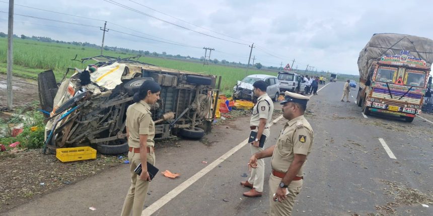 ತಡರಾತ್ರಿ ಅಥಣಿ ಹೊರವಲಯದಲ್ಲಿ ಸರಣಿ ಅಪಘಾತ, ಮೂರು ಜನ ಸಾವು
