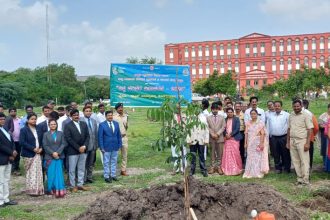 ಬಳ್ಳಾರಿ: ಜಿಲ್ಲಾ ನ್ಯಾಯಾಲಯದಲ್ಲಿ ‘ವಿಶ್ವ ಪರಿಸರ ದಿನಾಚರಣೆ’
