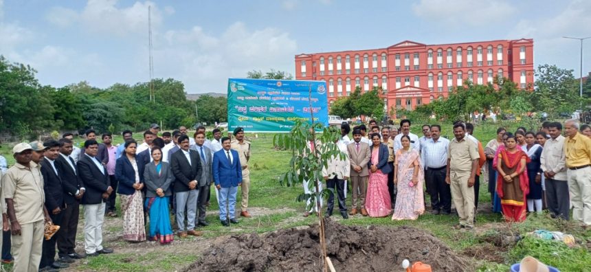ಬಳ್ಳಾರಿ: ಜಿಲ್ಲಾ ನ್ಯಾಯಾಲಯದಲ್ಲಿ ‘ವಿಶ್ವ ಪರಿಸರ ದಿನಾಚರಣೆ’