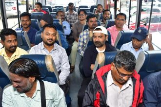 ವಾರ್ತಾ ಇಲಾಖೆ ವಾಹನದಲ್ಲಿ ಸಂಚರಿಸಿದ ಸಚಿವ ಸಂತೋಷ ಲಾಡ್