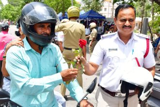 ಪೊಲೀಸರಿಂದ ಹೆಲ್ಮೆಟ್ ಜಾಗೃತಿ ಕಾರ್ಯಕ್ರಮ: ಅಯ್ಯನಗೌಡ ಪಾಟಿಲ್