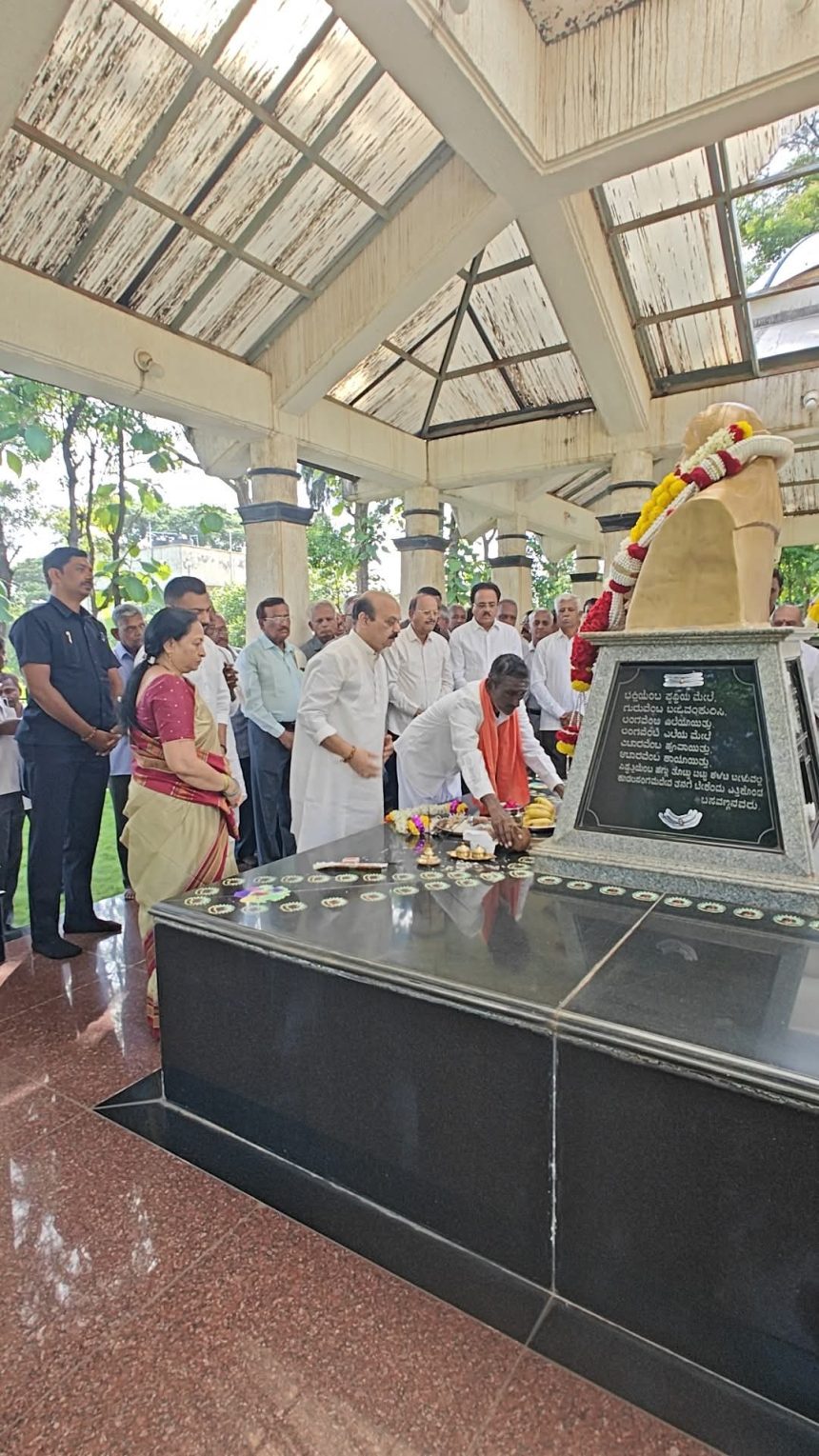 ಎಸ್. ಆರ್ ಬೊಮ್ಮಯಿ ಅವರ ಜನ್ಮ ದಿನಾಚರಣೆಯ ನಿಮಿತ್ತ ಪೂಜೆ