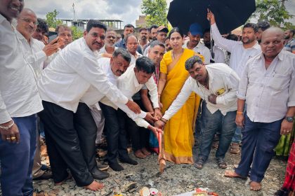 ರಸ್ತೆ ಅಭಿವೃದ್ಧಿ ಕಾಮಗಾರಿಗೆ ಸಚಿವೆ ಲಕ್ಷ್ಮೀ ಹೆಬ್ಬಾಳಕರ್ ಚಾಲನೆ