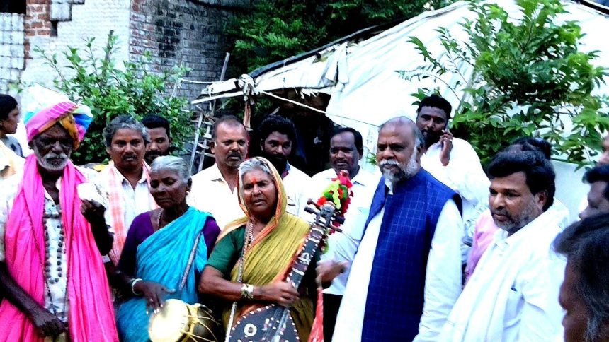 ಬುಡ್ಗಜಂಗಮ ಕಾಲೋನಿಗೆ ಮಾಜಿ ಸಚಿವ ಎಚ್.ಆಂಜನೇಯ ಭೇಟಿ