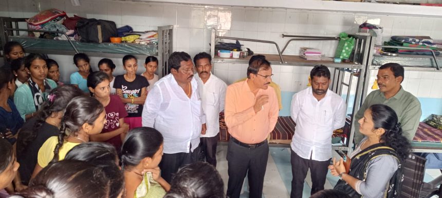 ಪರಿಶಿಷ್ಟ ಪಂಗಡ ಬಾಲಕಿಯರ ವಿದ್ಯಾರ್ಥಿ ನಿಲಯಕ್ಕೆ  ಬಳ್ಳಾರಿ  ಪಾಲಿಕೆ ಸದಸ್ಯ ಕೆ ಹನುಮಂತಪ್ಪ ಭೇಟಿ, ಪರಿಶೀಲನೆ 