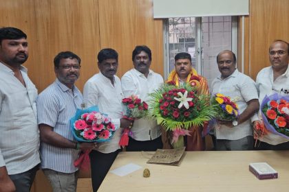 ಕೃಷಿ ಇಲಾಖೆ ಅಧಿಕಾರ ಸ್ವೀಕರಿಸಿದ ಶರಣಪ್ಪ ಮುದಗಲ್- ಹೆಚ್. ತಿಮ್ಮನಗೌಡರಿಂದ ಅಭಿನಂದನೆ