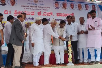ಶಿರೂರು ಪುನರ್‌ವಸತಿ ಗ್ರಾಮದಲ್ಲಿ ದಿ. ಕೆ.ಎಚ್.ಪಾಟೀಲ್ ರವರ ಮೂರ್ತಿ ಅನಾವರಣ