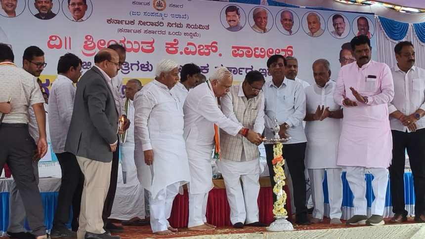 ಶಿರೂರು ಪುನರ್‌ವಸತಿ ಗ್ರಾಮದಲ್ಲಿ ದಿ. ಕೆ.ಎಚ್.ಪಾಟೀಲ್ ರವರ ಮೂರ್ತಿ ಅನಾವರಣ
