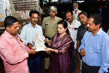 ಗರಗ ಗ್ರಾಮದಲ್ಲಿ ಪಿಓಪಿ ಗಣಪತಿ ವಿಗ್ರಗಳು ವಶಕ್ಕೆ; ಕ್ರಿಮಿನಲ್ ಪ್ರಕರಣ ದಾಖಲಿಸಲು ಡಿಸಿ ದಿವ್ಯ ಪ್ರಭು ಸೂಚನೆ