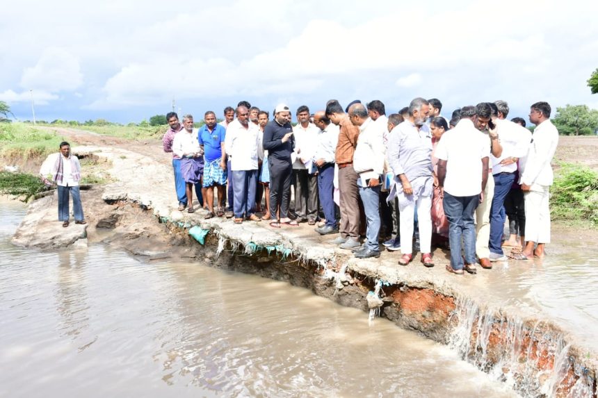 ಅತಿವೃಷ್ಟಿಯಿಂದ ಹಾನಿಗೊಳಗಾದ ಕುಂದಗೋಳ ತಾಲೂಕಿನ ಪ್ರದೇಶಗಳಿಗೆ ಜಿಲ್ಲಾ ಉಸ್ತುವಾರಿ ಸಚಿವ ಸಂತೋಷ ಲಾಡ್ ಭೇಟಿ, ಪರಿಶೀಲನೆ
