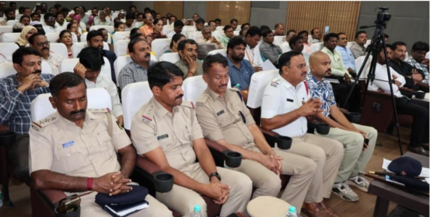 ಶಾಲಾ-ಕಾಲೇಜು ವಿದ್ಯಾರ್ಥಿಗಳು ತಪ್ಪದೇ ಹೆಲ್ಮೆಟ್ ಧರಿಸಬೇಕು: ಡಾ.ಶೋಭಾರಾಣಿ ವಿ.ಜೆ ಶಾಲಾ-ಕಾಲೇಜು ವಿದ್ಯಾರ್ಥಿಗಳು ತಪ್ಪದೇ ಹೆಲ್ಮೆಟ್ ಧರಿಸಬೇಕು: ಡಾ.ಶೋಭಾರಾಣಿ ವಿ.ಜೆ