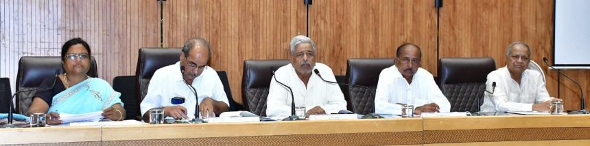 ಅಧಿಕಾರಿಗಳು ಜವಾಬ್ದರಿಯಿಂದ ತಮ್ಮ ಕಾರ್ಯಗಳನ್ನು ನಿರ್ವಹಿಸಲಿ: ಅಧ್ಯಕ್ಷ  ಎಸ್.ಆರ್.ಪಾಟೀಲ