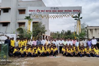 ಹಳೆ ವಿದ್ಯಾರ್ಥಿಗಳಿಂದ  ಹುನ್ನೂರ ಸರ್ಕಾರಿ ಪ್ರೌಢ ಹಾಗೂ ಪದವಿ ಪೂರ್ವ ಕಾಲೇಜಿನಲ್ಲಿ ನಾಮಫಲಕ ಕೊಡುಗೆ