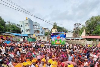 ಹುಕ್ಕೇರಿ ತಾಲೂಕು ಮಟ್ಟದ ಕಾರಹುಣ್ಣಿಮೆ ವಿಜೃಂಭಣೆ: ಮಹಾಲಕ್ಷ್ಮಿ ಮಂದಿರದ ಆವರಣದಲ್ಲಿ ಎತ್ತುಗಳ ಪ್ರದರ್ಶನ