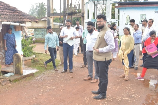 ಕಿತ್ತೂರು ತಾಲೂಕಿನ ಗ್ರಾಮ ಪಂಚಾಯತಿಗಳಿಗೆ ಸಿಇಒ ರಾಹುಲ್‌ ಶಿಂಧೆ ಭೇಟಿ; ಕಾಮಗಾರಿಗಳ ಪರಿಶೀಲನೆ