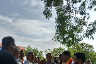 ವಿವಿಧ ಸಂಘನೆಯ ಪದಾಧಿಕಾರಿಗಳು ಸಿದ್ದರಾಮಯ್ಯನವರಿಗೆ ಬೇಡಿಕೆಗಳನ್ನು ಈಡೇರಿಸುವಂತೆ ಮನವಿ