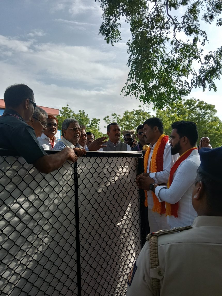 ವಿವಿಧ ಸಂಘನೆಯ ಪದಾಧಿಕಾರಿಗಳು ಸಿದ್ದರಾಮಯ್ಯನವರಿಗೆ ಬೇಡಿಕೆಗಳನ್ನು ಈಡೇರಿಸುವಂತೆ ಮನವಿ