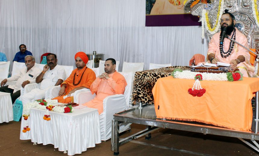ಯುವಕರು ಸನ್ಮಾರ್ಗದಲ್ಲಿ ಮುನ್ನಡೆಯಲು ಸನ್ನದ್ಧಗೊಳಿಸಬೇಕು: ಅಡ್ನೂರ ಶ್ರೀಗಳ ಅಭಿಮತ