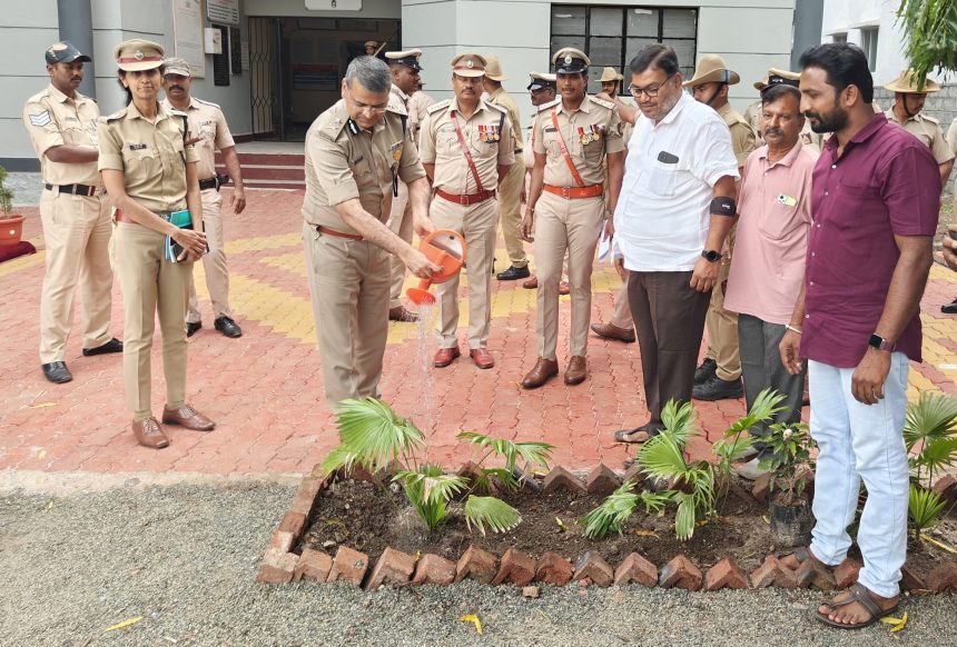 ಮೂಡಲಗಿ ಪೊಲೀಸ್ ಠಾಣೆಗೆ ಐಜಿಪಿ ಡಾ.ಚೇತನ ಸಿಂಗ್ ರಾಥೋರ್ ಭೇಟಿ