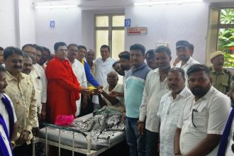 ರೋಗಿಗಳಿಗೆ ಹಾಲು ಹಣ್ಣು ನೀಡುವ ಮೂಲಕ ಬಸವ ಪಂಚಮಿ ಆಚರಣೆ
