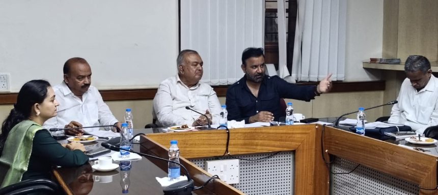 ಕುಂದಗೋಳದ ಟ್ರಕ್ ಟರ್ಮಿನಲ್ ಸಮಸ್ಯೆ: ಸಚಿವ ಸಂತೋಷ್‌ ಲಾಡ್‌ ಸಭೆ 