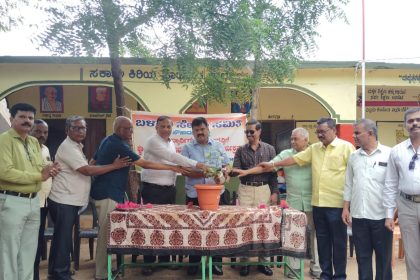 ಬಳ್ಳಾರಿ ಸೇವಾ ಸಮಿತಿ ವತಿಯಿಂದ ಪುಸ್ತಕ ಮತ್ತು ಲೇಖನ ಸಾಮಾಗ್ರಿಗಳ ವಿತರಣೆ 
