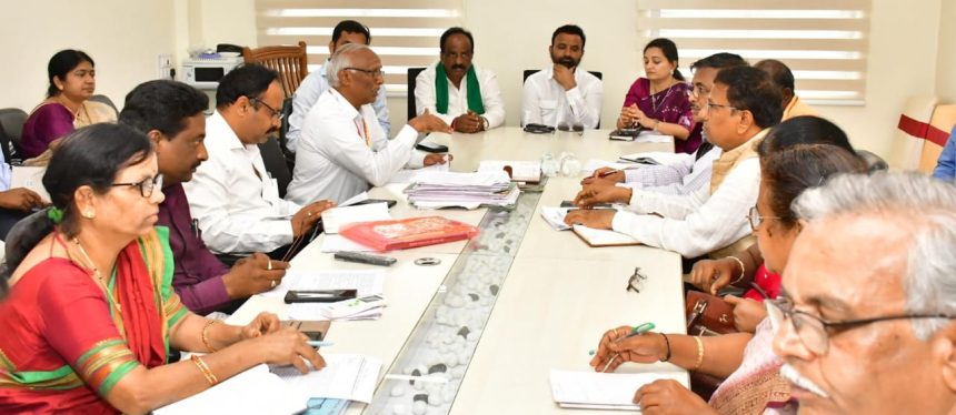 ಬಿಸಿಯೂಟ ವಿತರಿಸುತ್ತಿರುವ ಏಜನ್ಸಿಗಳೆ ಮೊಟ್ಟೆ, ಬಾಳೆಹಣ್ಣು ಪೂರೈಸಲು ಕ್ರಮವಹಿಸಲಿ: ಸಂತೋಷ ಲಾಡ್ ಆದೇಶ