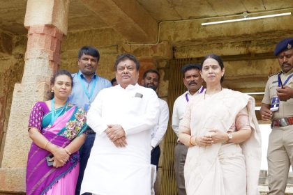 ಭೋಗ ನಂದೀಶ್ವರ ದೇವಾಲಯಕ್ಕೆ ಸಚಿವೆ ಲಕ್ಷ್ಮೀ ಹೆಬ್ಬಾಳಕರ್ ಭೇಟಿ