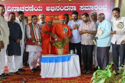 ಅಷ್ಟಗಿಯವರ ಜನ್ಮದಿನ ನಿಮಿತ್ತ ವಿದ್ಯಾರ್ಥಿಗಳಿಗೆ ಪ್ರತಿಭಾ ಪುರಸ್ಕಾರ ಹಾಗೂ ನಿವೃತ್ತ ಶಿಕ್ಷಕರಿಗೆ ಸನ್ಮಾನ