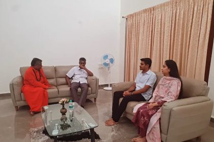 ಸಚಿವ ಸತೀಶ್‌ ಜಾರಕಿಹೊಳಿ ನಿವಾಸಕ್ಕೆ ವಾಲ್ಮೀಕಿ ಶ್ರೀಗಳ ಭೇಟಿ 