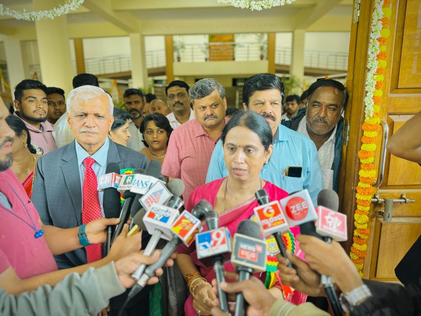 ಸಿಎಂ, ಡಿಸಿಎಂ ದೆಹಲಿ ಭೇಟಿಗೆ ವಿಶೇಷ ಅರ್ಥ ಕಲ್ಪಿಸಬೇಕಿಲ್ಲ : ಸಚಿವೆ ಲಕ್ಷ್ಮೀ ಹೆಬ್ಬಾಳಕರ್