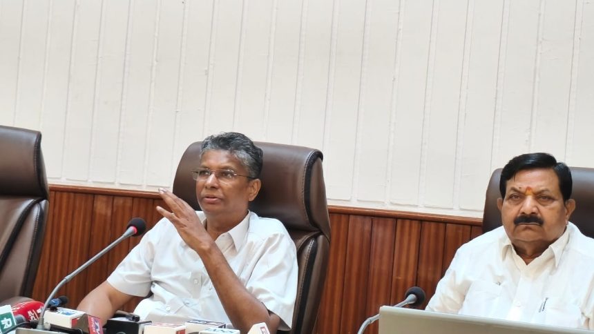 ಧಾರವಾಡ ಕೈಗಾರಿಕಾ ಪ್ರದೇಶಕ್ಕೆ ನೀರು ಬಿಡಲು ಸರ್ಕಾರದ ಮಾನದಂಡ ಅಗತ್ಯ: ಸಚಿವ ಸತೀಶ್‌ ಜಾರಕಿಹೊಳಿ