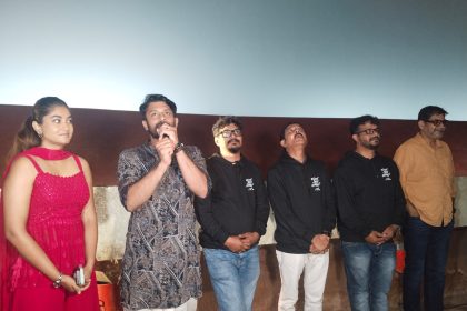ಧಾರವಾಡದ ಪದ್ಮಾ ಚಿತ್ರಮಂದಿರದಲ್ಲಿ ದೂರ ತೀರ ಯಾನ ಸಿನಿಮಾದ ಬಿಡುಗಡೆ ಪೂರ್ವ ಪ್ರಿಮಿಯರ್ ಶೋ