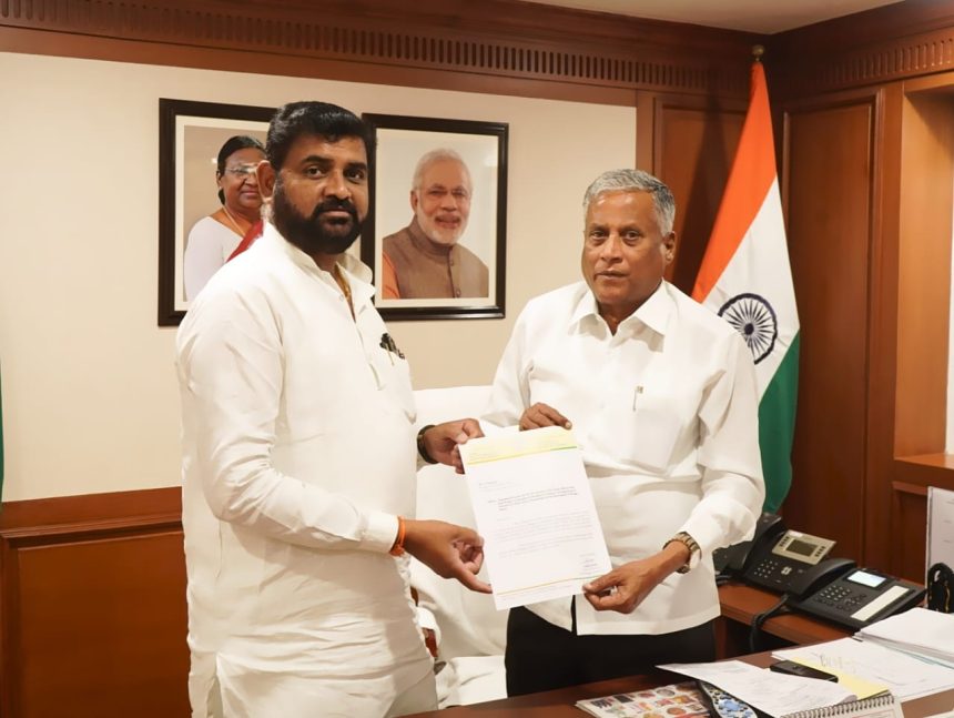  ಕೇಂದ್ರ ರೈಲ್ವೆ  ಸಚಿವ ಸಚಿವ ವಿ.ಸೋಮಣ್ಣ  ಅವರಿಗೆ ಸುಭಾಷ ಪಾಟೀಲ  ಮನವಿ