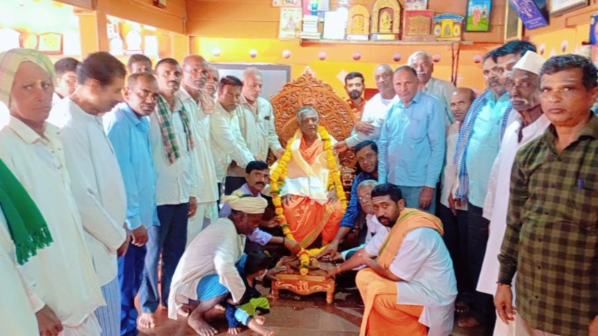 ಗುರುಪೂರ್ಣಿಮೆ ಪ್ರಯುಕ್ತ ಶ್ರೀ ಬಸವಲಿಂಗ ಶ್ರೀಗಳ ಪಾದಪೂಜೆ