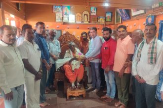 ಹಣಬರಹಟ್ಟಿ, ಸುತಗಟ್ಟಿ ಶ್ರೀಗಳ ಸತ್ಕರಿಸಿ ಗುರುಪೂರ್ಣಿಮೆ ಆಚರಿಸಿದ ದೊಡಗೌಡರ