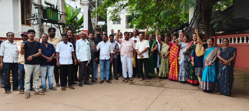 ಮಹಿಳೆಯರ ಮೇಲೆ ಹಲ್ಲೆ ತಪ್ಪಿತಸ್ಥರ ಬಂಧನಕ್ಕೆ ಆಗ್ರಹಿಸಿ ಪ್ರತಿಭಟನೆ. 