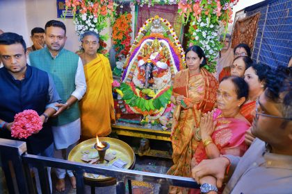 ಚಾಮುಂಡಿ ಬೆಟ್ಟಕ್ಕೆ ಸಚಿವೆ ಲಕ್ಷ್ಮೀ ಹೆಬ್ಬಾಳಕರ್ ಭೇಟಿ
