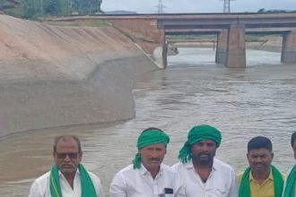 ಎಚ್ಎಲ್ ಸಿ ಕಾಲುವೆಗೆ ಜಲಾಶಯದಿಂದ ನೀರು ಬಿಡುಗಡೆ ರೈತ ಸಂಘದ  ಕೃಷ್ಣಪ್ಪ ಅವರಿಂದ ಪೂಜೆ 