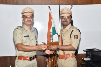 ಧಾರವಾಡ ಜಿಲ್ಲಾ ನೂತನ ಪೊಲೀಸ ವರಿಷ್ಠಾಧಿಕಾರಿಯಾಗಿ ಗುಂಜನ್ ಆರ್ಯ ಅಧಿಕಾರ ಸ್ವೀಕಾರ
