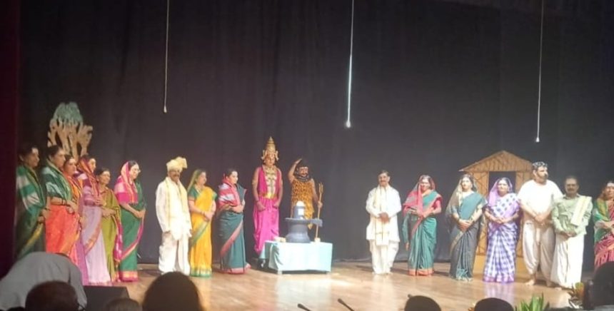 ಹೇಮರಡ್ಡಿ ಮಲ್ಲಮ್ಮ ನಾಟಕಕ್ಕೆ ಕಿಕ್ಕಿರಿದು ಸೇರಿದ್ದ ಪ್ರೇಕ್ಷಕರು|ರಂಗಭೂಮಿಗೆ ಸಾವಿಲ್ಲ ಎಂದ ಬಸವರಾಜ ಜಗಜಂಪಿ