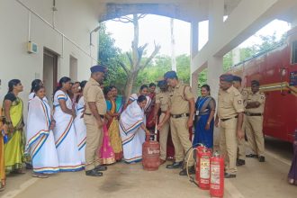 ಮಹಿಳೆಯರಿಗೆ ಅಗ್ನಿ ಶಾಮಕ ದಳದಿಂದ ಜಾಗ್ರತಿ ಶಿಭಿರ ಮತ್ತು ವಿವಿಧ ಕ್ಷೇತ್ರಗಳಲ್ಲಿ ಅಧ್ಯಯನ ಪ್ರವಾಸ