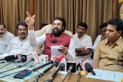 ಕೋಮಾದಲ್ಲಿ ‘ಕೈ’ ಸರ್ಕಾರ; ರಾಜ್ಯಕ್ಕೆ ಸಿಎಂ ಯಾರು ?: ಶ್ರೀರಾಮುಲು ವಾಗ್ದಾಳಿ