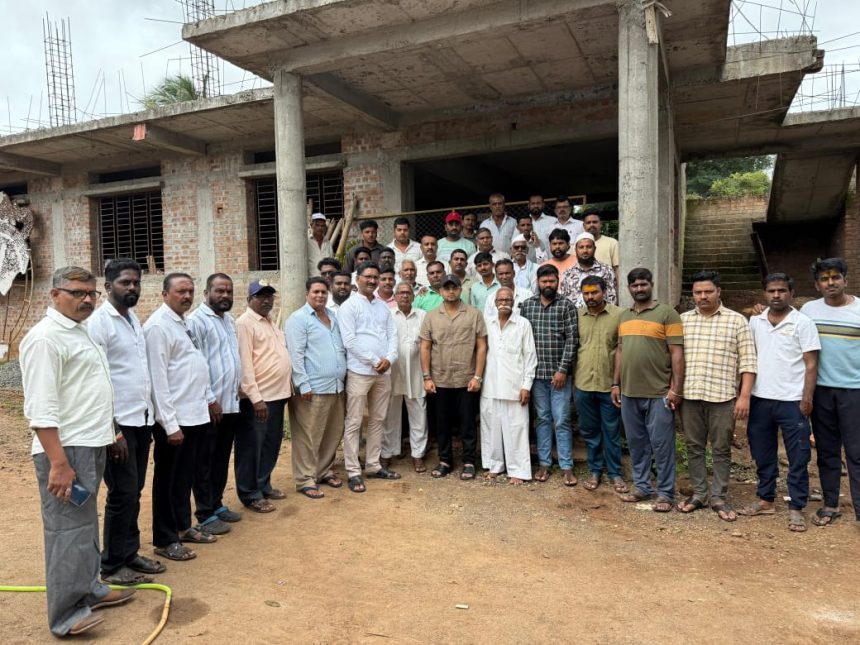 ಸಮುದಾಯ ಭವನದ ಮೇಲ್ಚಾವಣಿ ಕಾಮಗಾರಿಗೆ ಚಾಲನೆ