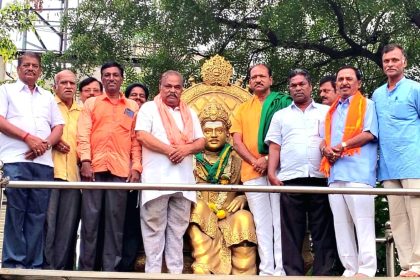 ರೈತ ಹುತಾತ್ಮ ದಿನಾಚರಣೆಯ ಅಂಗವಾಗಿ ಬಸವಣ್ಣನವರಿಗೆ ಮಾಲಾರ್ಪಣೆ