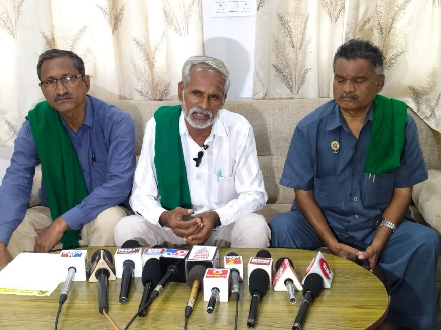 ರಾಜ್ಯ ಸರ್ಕಾರ ರಾಜ್ಯದ ಸಂಸದರು ಮತ್ತು ಸಚಿವರ ಸಭೆ ಕರೆಯಬೇಕು