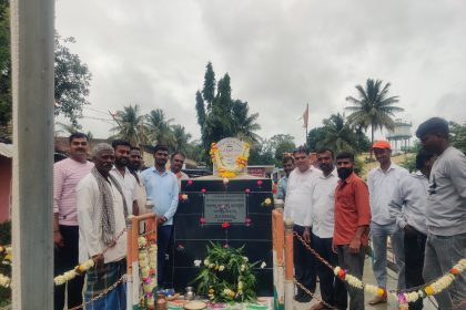 ವೀರ ಯೋಧ ಶ್ರೀ ಗಂಗಪ್ಪ ಮದನ್ನವರ ಪ್ರತಿಮೆಗೆ ಮಹಾಂತೇಶ ದೊಡ್ಡಗೌಡರ ಗೌರವ ಸಮರ್ಪಣೆ