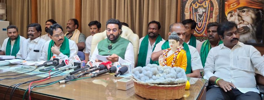 3400 ರೈತರು ಆತ್ಮಹತ್ಯೆ ಮಾಡಿ ಕೊಂಡಿದ್ದಾರೆ: ಶ್ರೀರಾಮುಲು