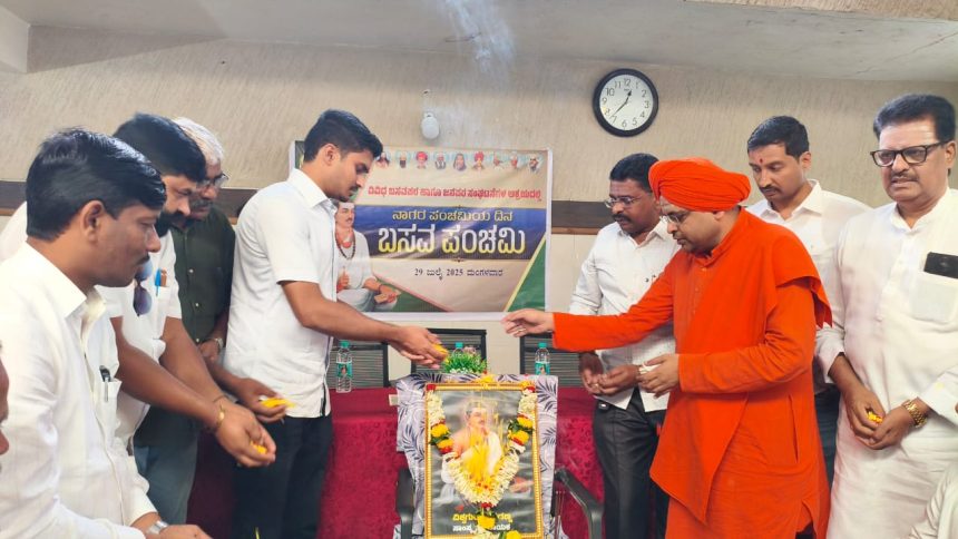 ಆಧುನಿಕತೆಗೆ ತಕ್ಕಂತೆ ಹಬ್ಬಗಳನ್ನು ಆಚರಿಸಿ: ಡಾ. ಅಲ್ಲಮಪ್ರಭು ಸ್ವಾಮೀಜಿ