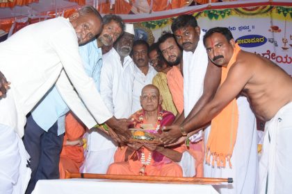 ಮಾನವನ ಪಾಪ ಕಳೆಯುವ ಸಾಮಥ್ಯ ಗುರುವಿಗೆ ಮಾತ್ರ: ಶಿವಾನಂದ ಭಾರತಿ ಮಹಾಸ್ವಾಮೀಜಿ